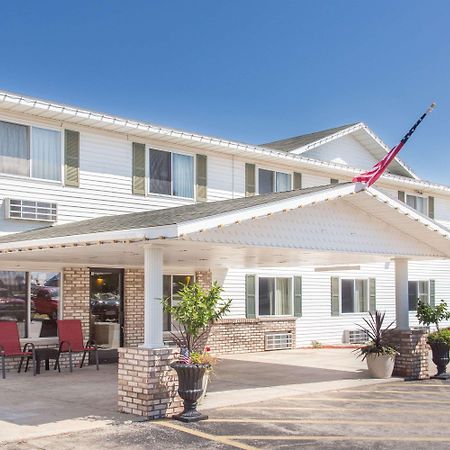 Super 8 By Wyndham Escanaba Eksteriør billede