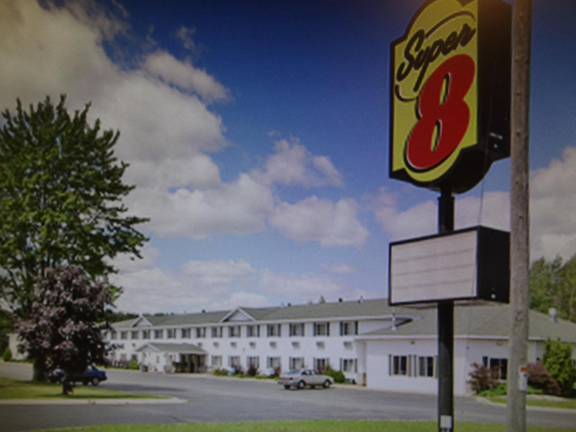 Super 8 By Wyndham Escanaba Eksteriør billede