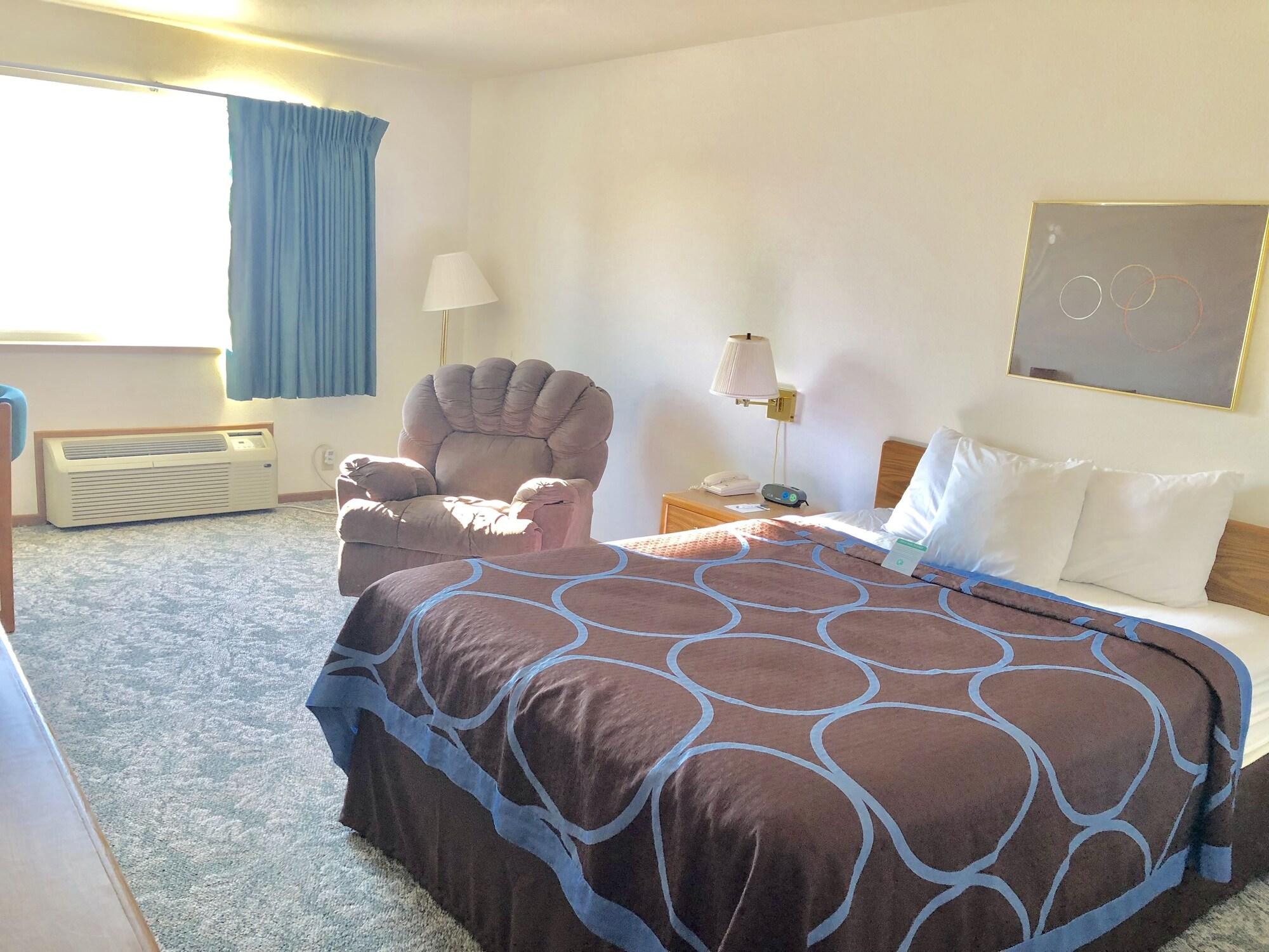 Super 8 By Wyndham Escanaba Eksteriør billede