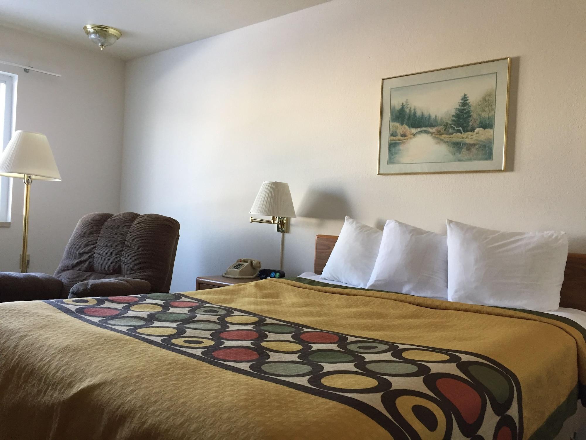 Super 8 By Wyndham Escanaba Eksteriør billede