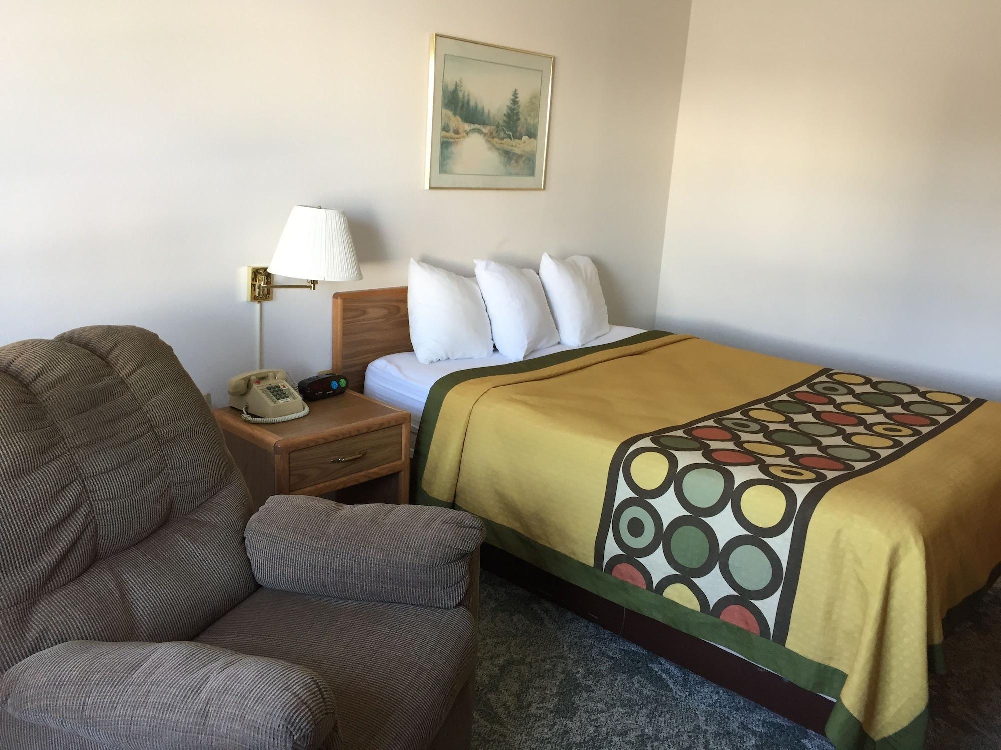 Super 8 By Wyndham Escanaba Eksteriør billede