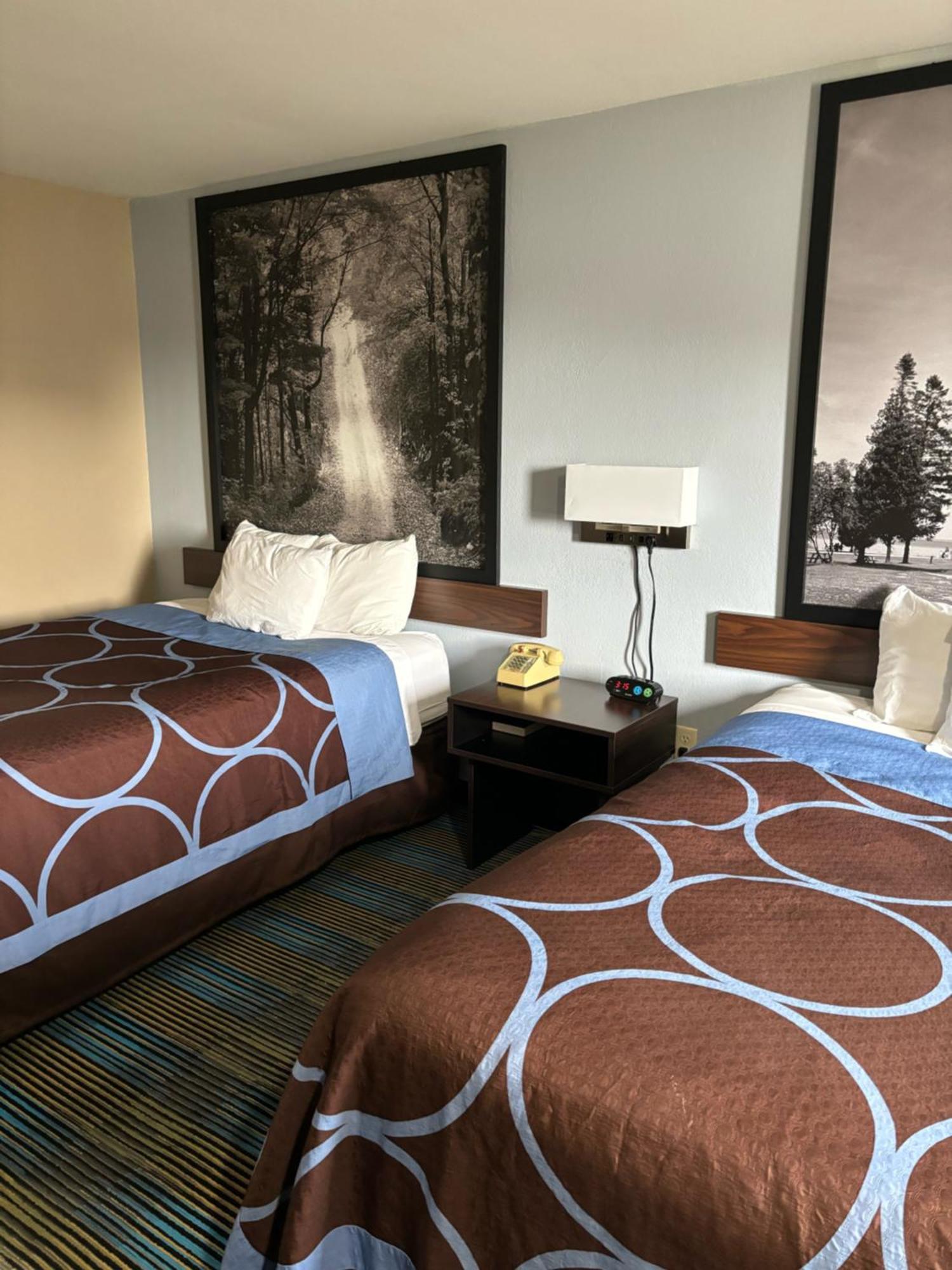 Super 8 By Wyndham Escanaba Eksteriør billede