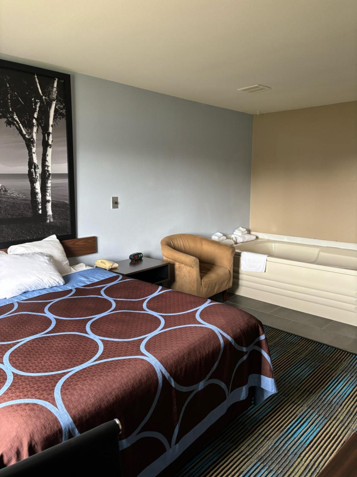 Super 8 By Wyndham Escanaba Eksteriør billede
