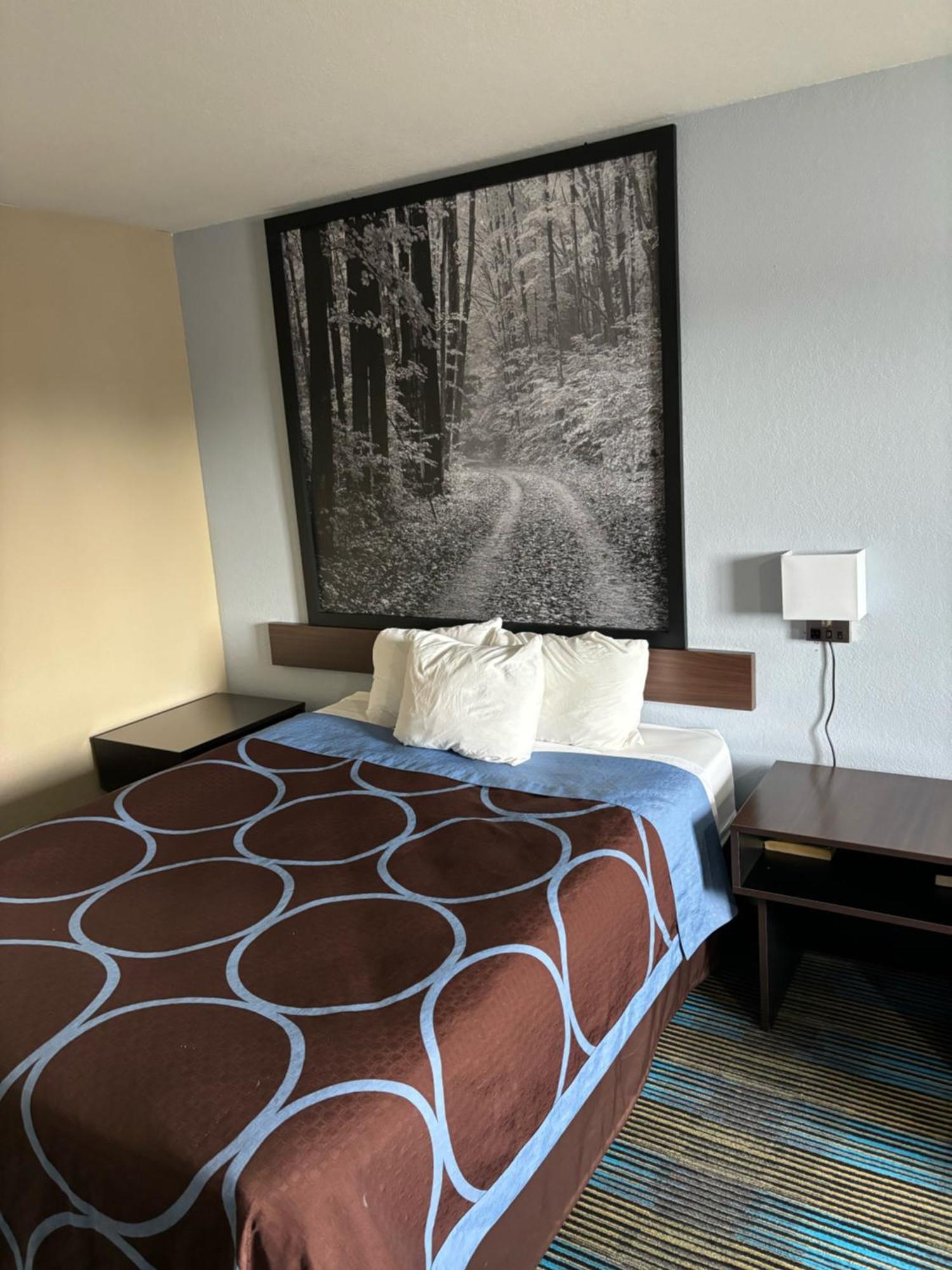 Super 8 By Wyndham Escanaba Eksteriør billede