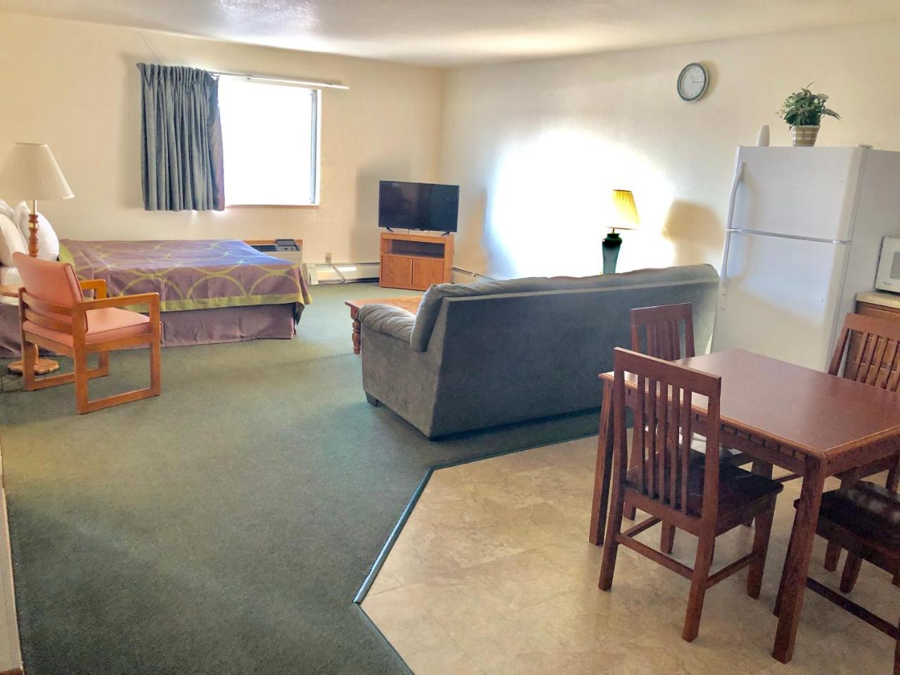 Super 8 By Wyndham Escanaba Eksteriør billede