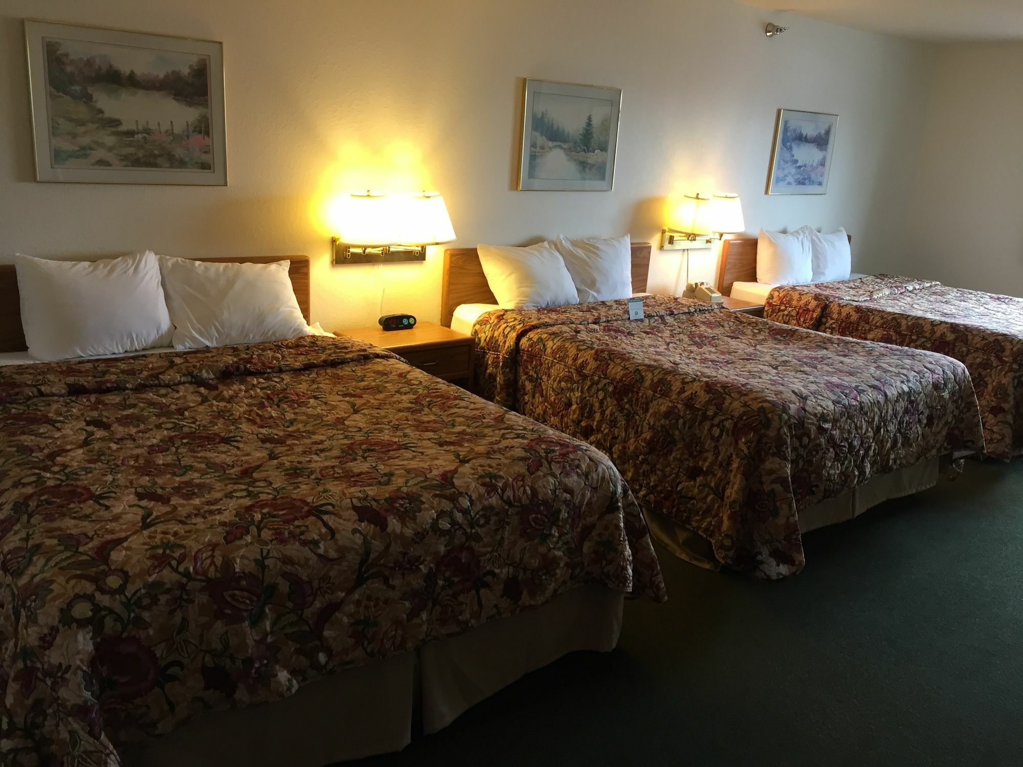Super 8 By Wyndham Escanaba Eksteriør billede