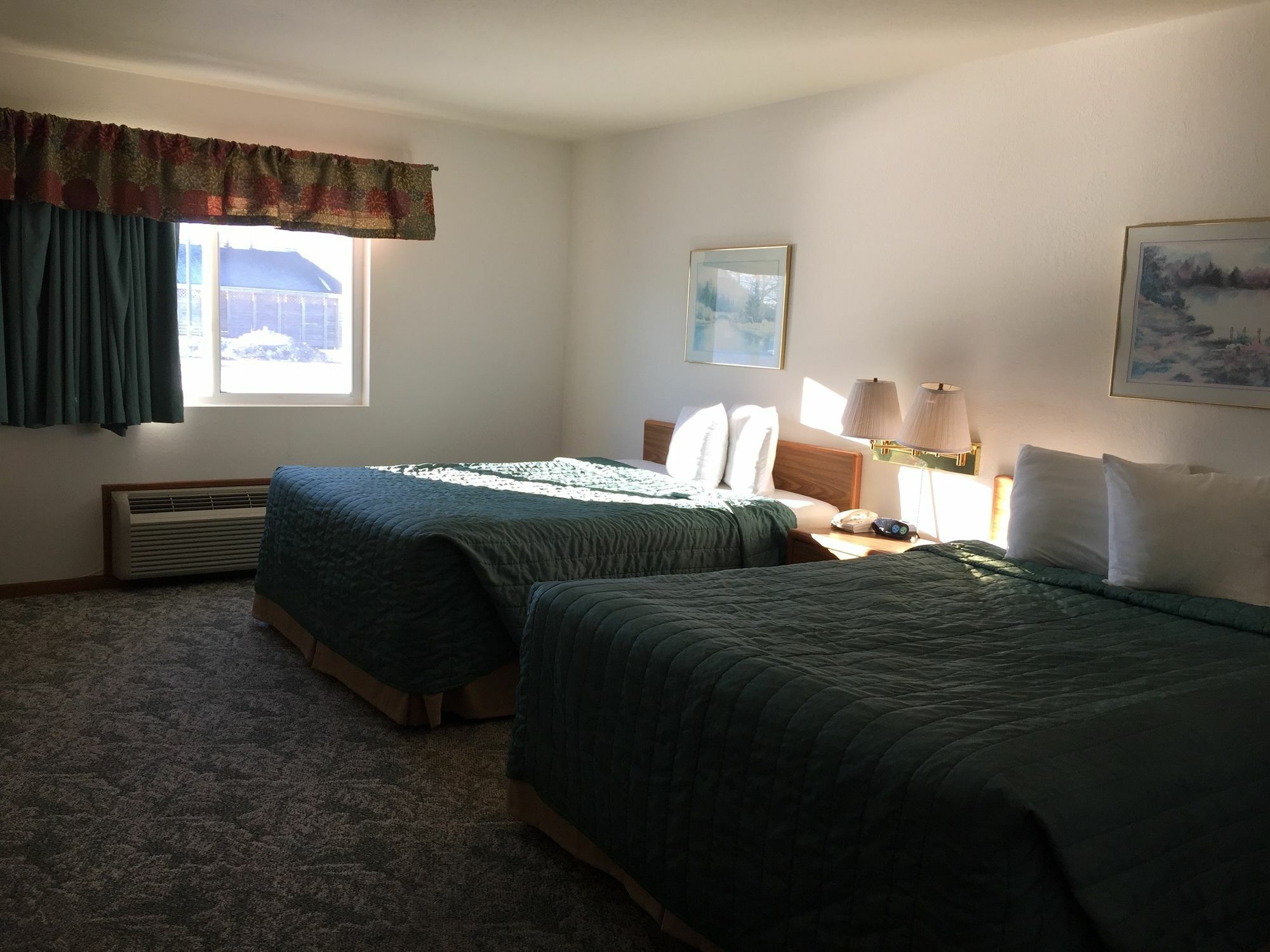 Super 8 By Wyndham Escanaba Eksteriør billede
